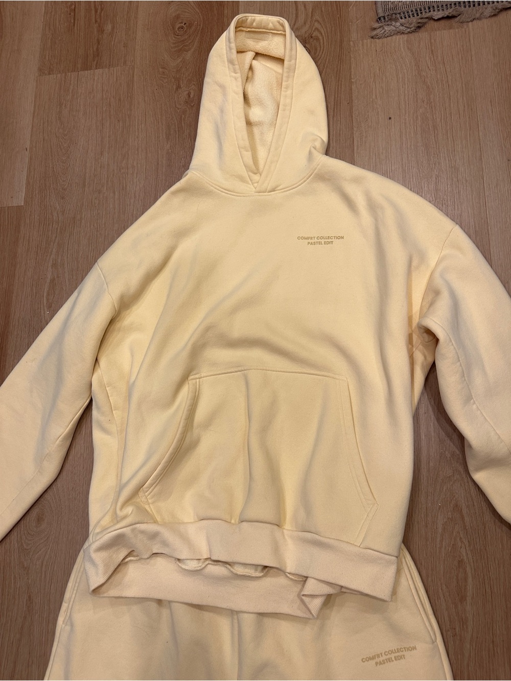 Comfrt Butter Yellow Sweatsuit - Picture 4 of 12
